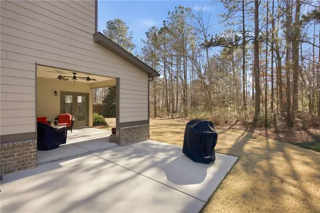 a picture of a bench in front of a wall
