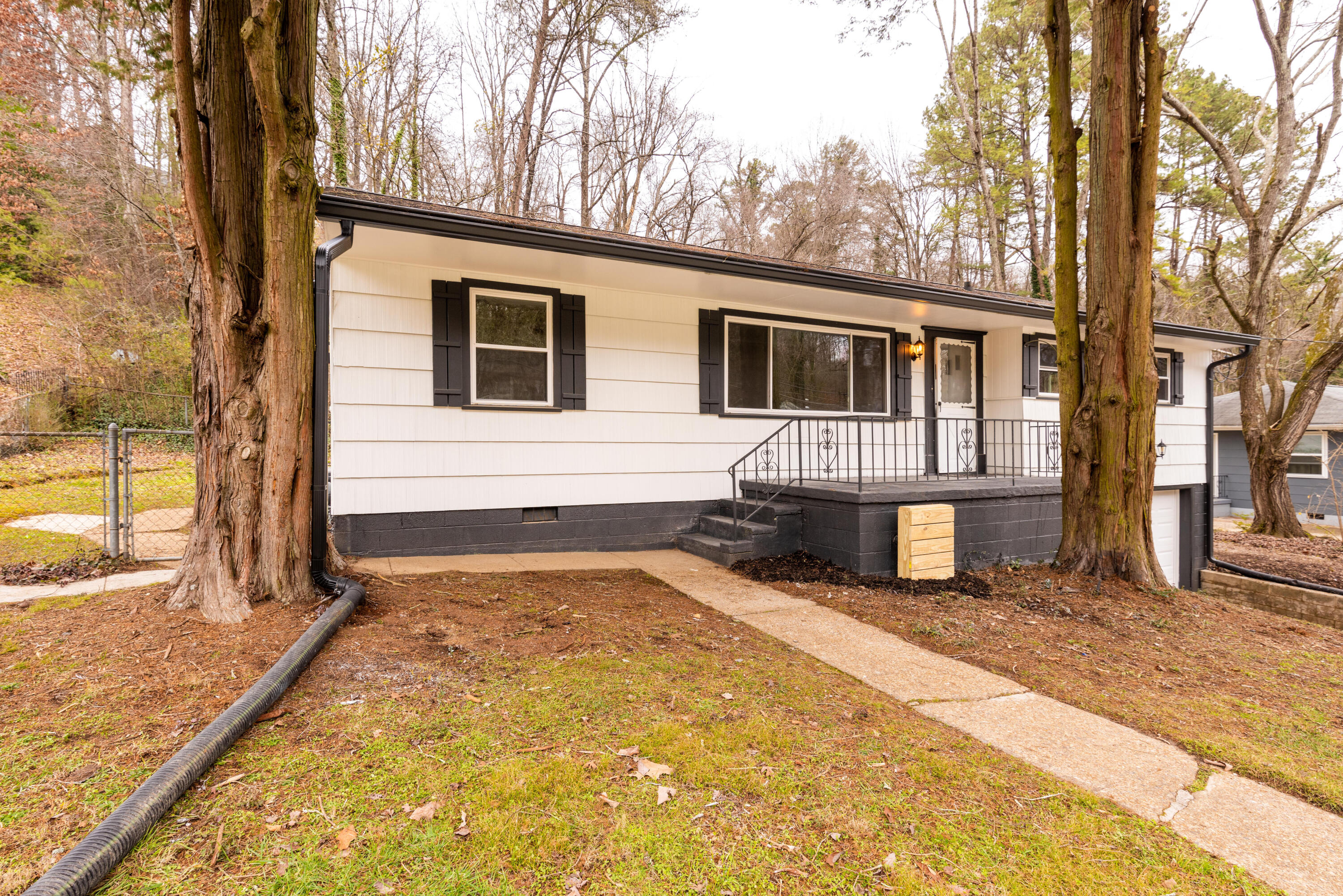 1113 Fernway Road Chattanooga, TN 37405 - Photo 1 of 33 DSC_8158