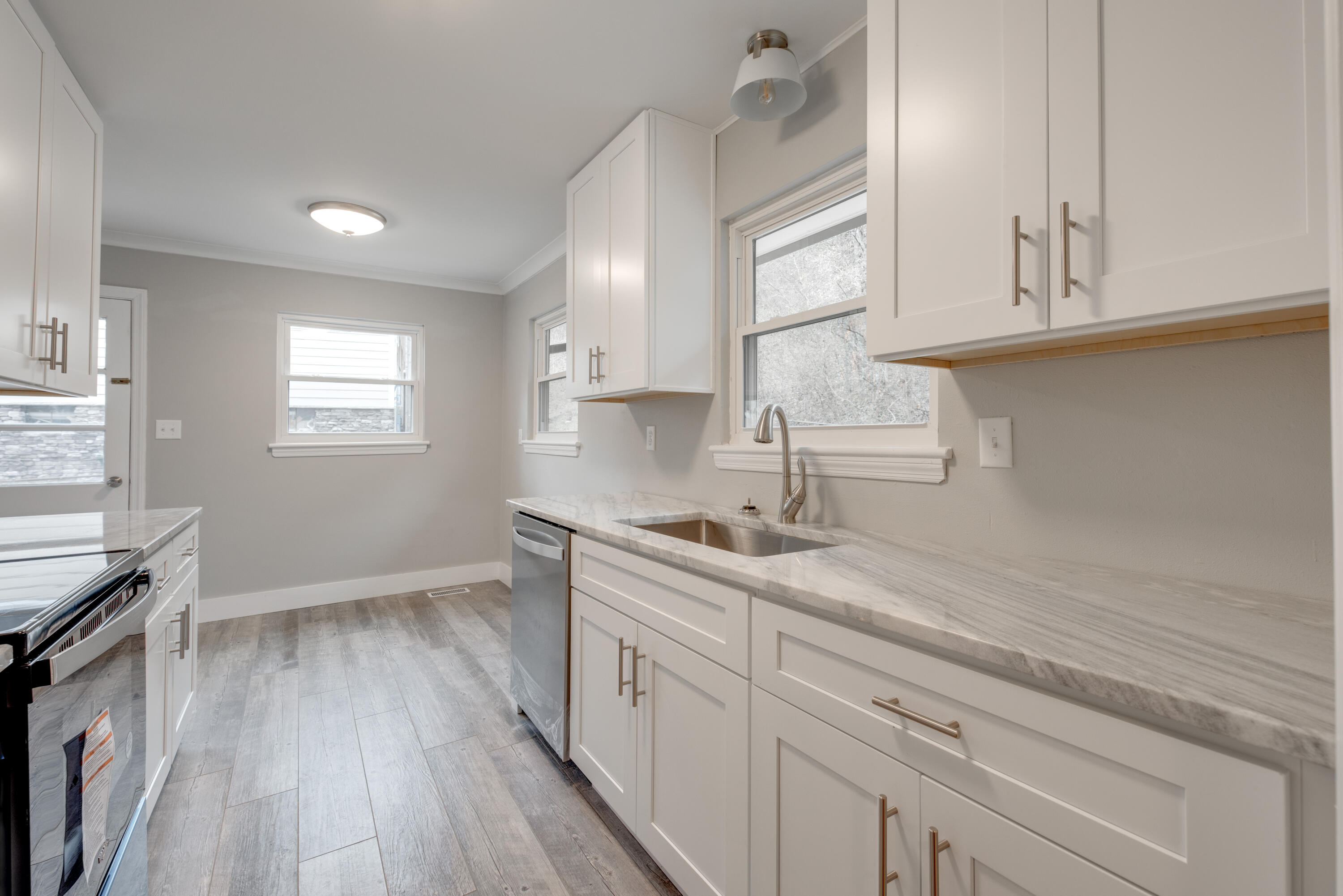 1113 Fernway Road Chattanooga, TN 37405 - Photo 11 of 33 DSC_8057