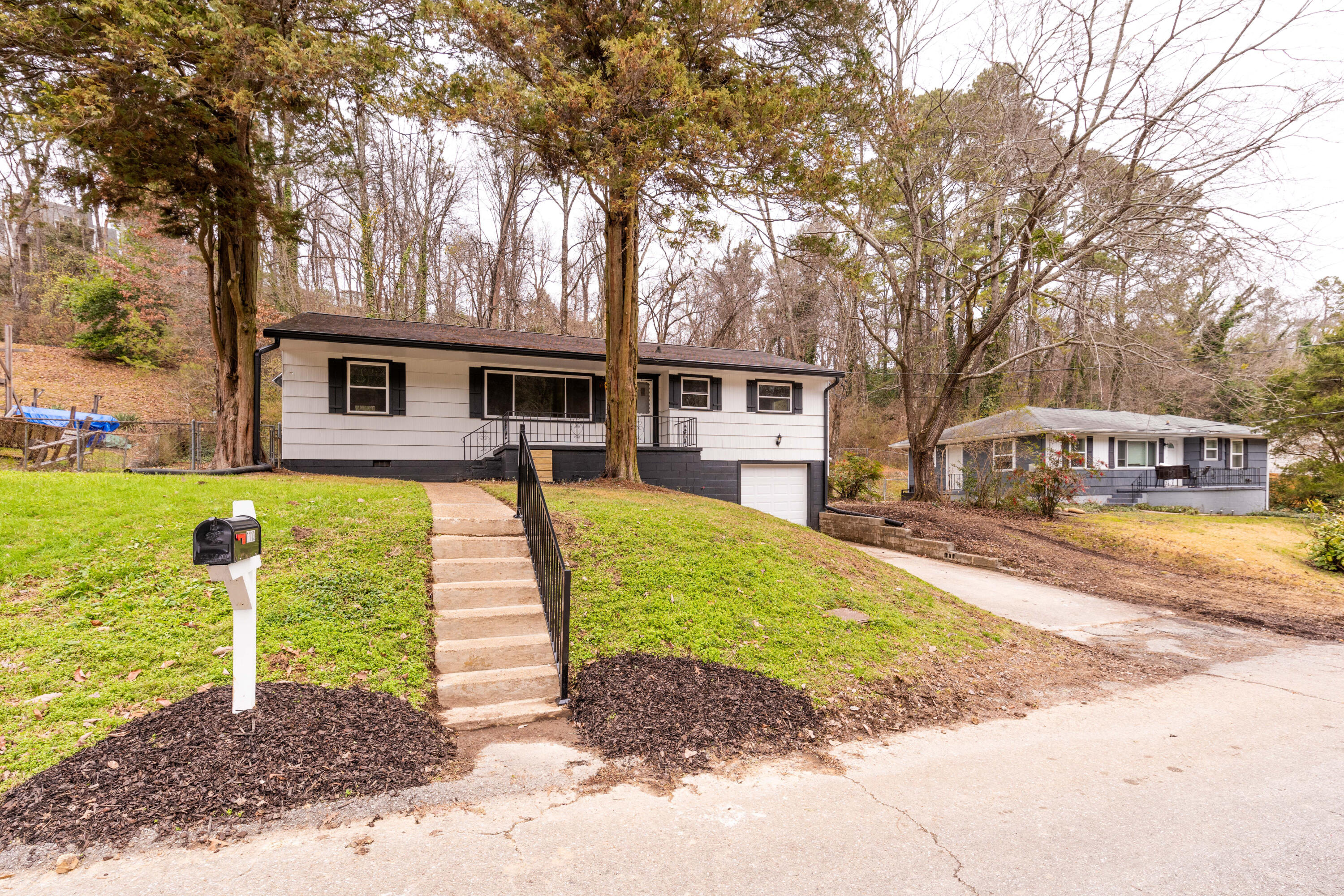 1113 Fernway Road Chattanooga, TN 37405 - Photo 2 of 33 DSC_8157