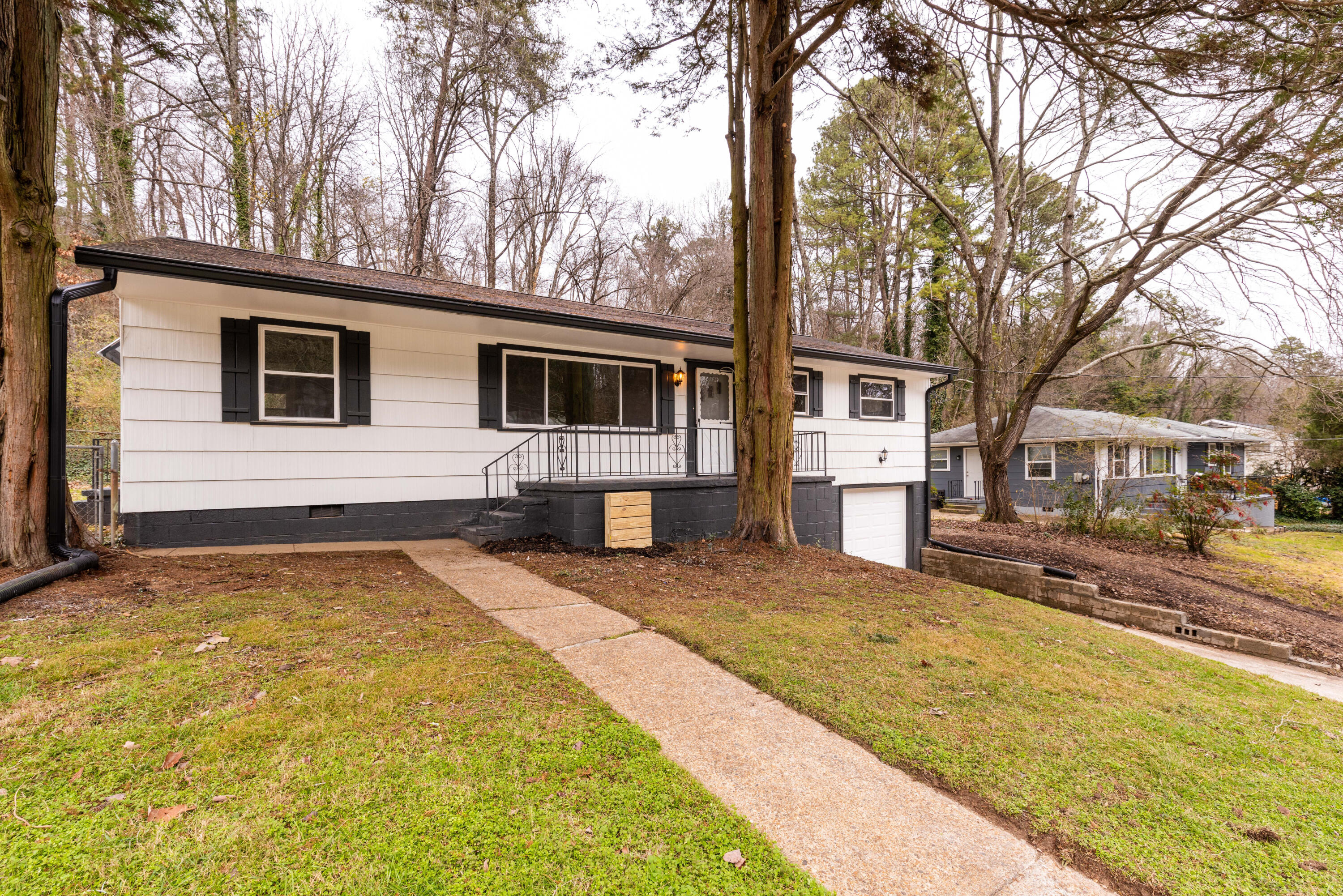 1113 Fernway Road Chattanooga, TN 37405 - Photo 3 of 33 DSC_8153