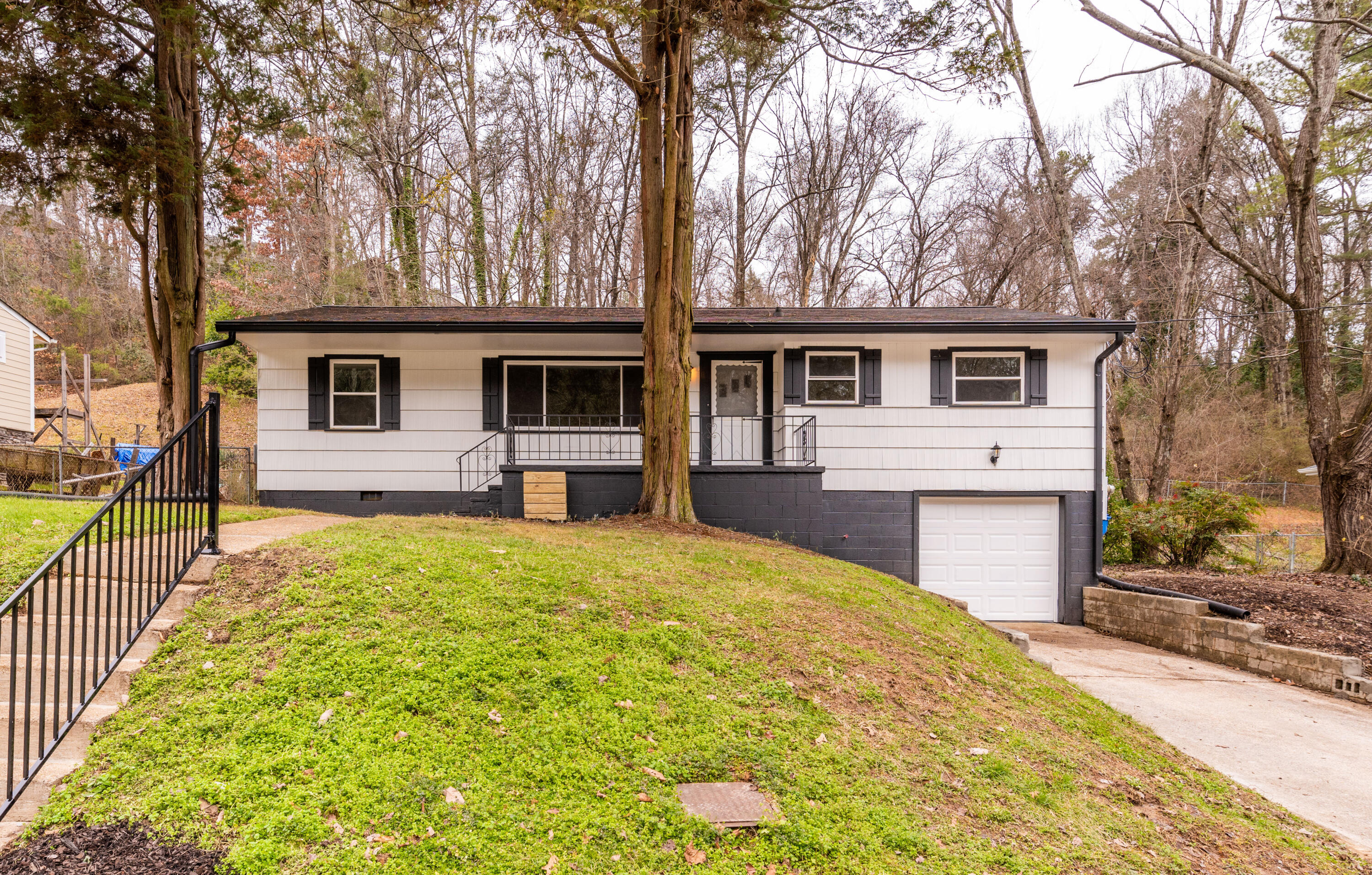 1113 Fernway Road Chattanooga, TN 37405 - Photo 4 of 33 DSC_8155