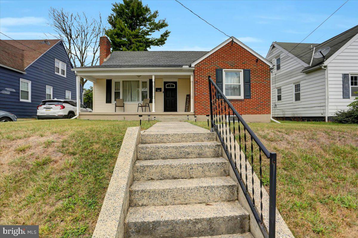 351 Devonshire Road Hagerstown, MD 21740 - Photo 3 of 45 Gallery Image 3