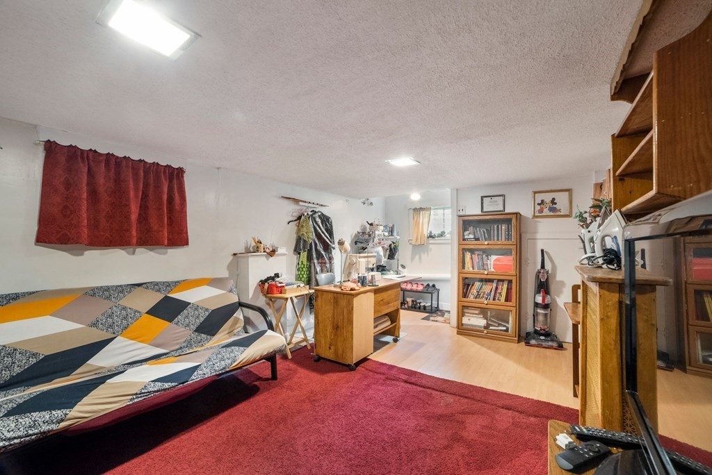 135 Wilber Street Springfield, MA 01104 - Photo 33 of 37