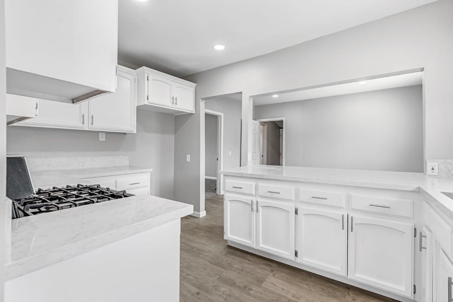 914 Clinton Street Madera, CA 93638 - Photo 8 of 32