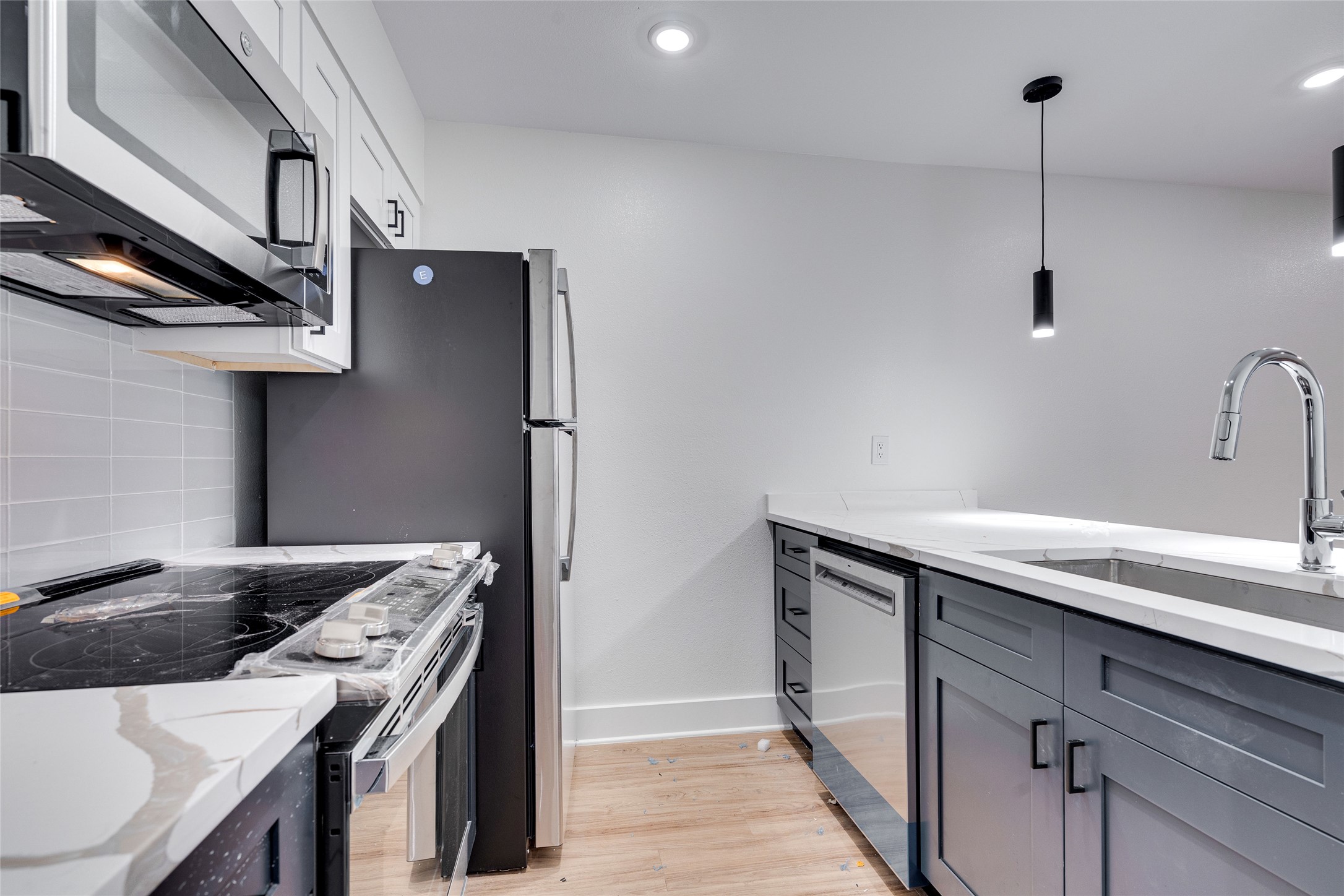 205 East 45th Street, Unit 202 Austin, TX 78701 - Photo 13 of 29 a kitchen that has a sink a stove and a microwave