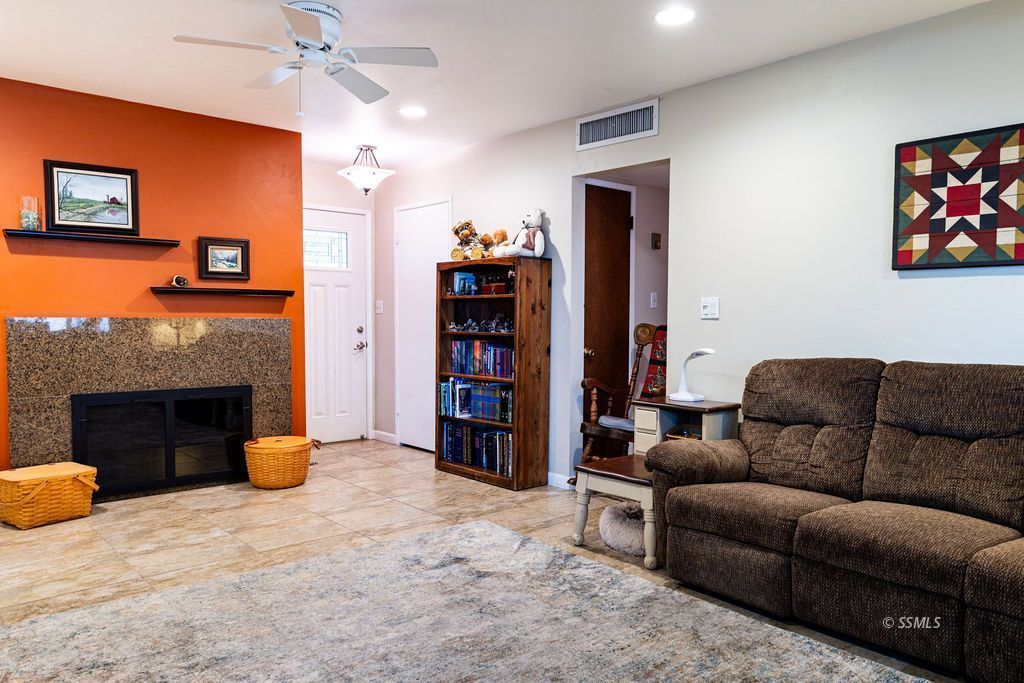 304 West Perdew Avenue Ridgecrest, CA 93555 - Photo 9 of 28