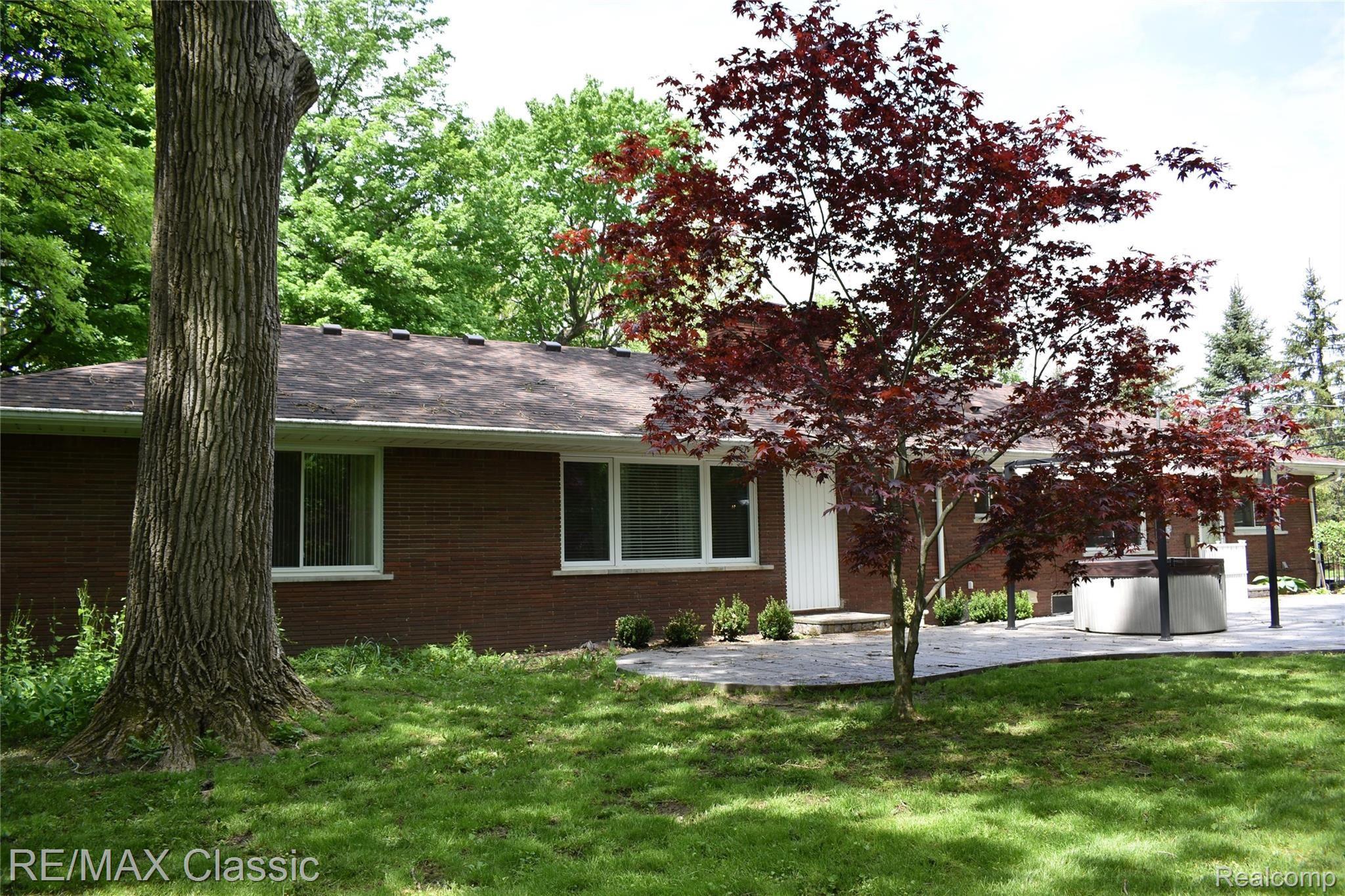 31974 Lahser Road Franklin, MI 48025 - Photo 26 of 40 Nice size backyard....Pergola and hot tub on the patio are included!