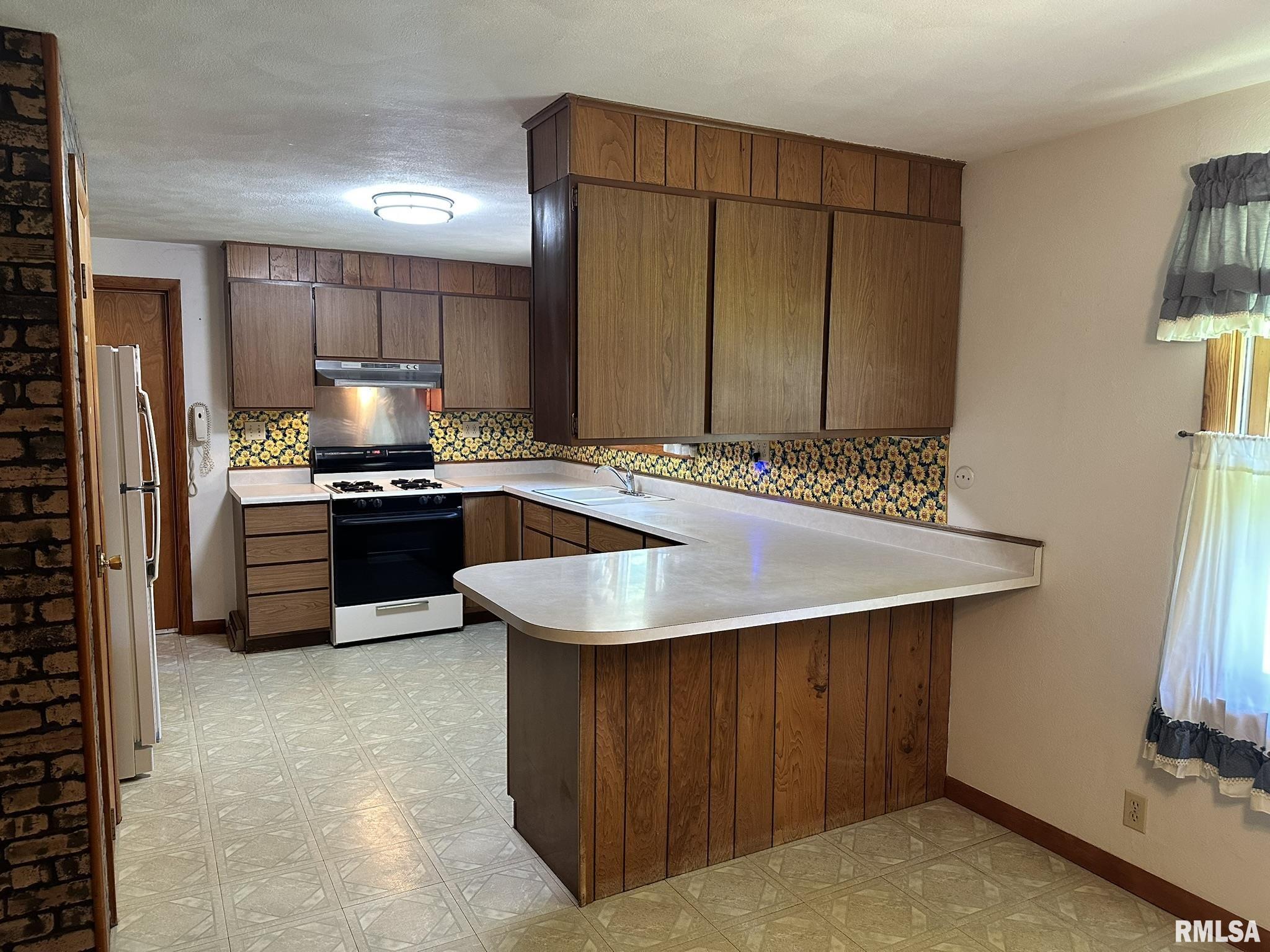 25247 North Boat Dock Road Canton, IL 61520 - Photo 16 of 56