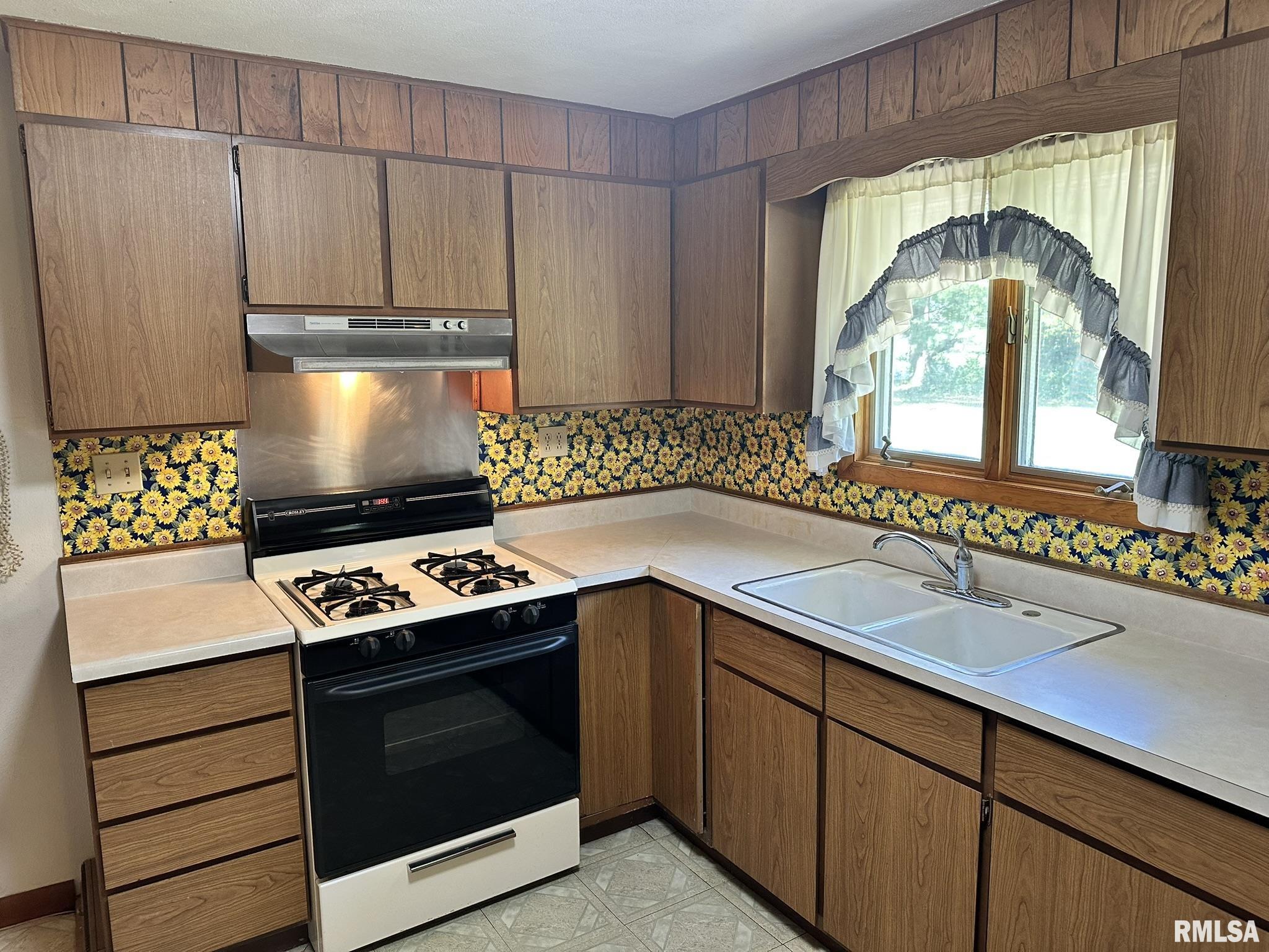 25247 North Boat Dock Road Canton, IL 61520 - Photo 18 of 56