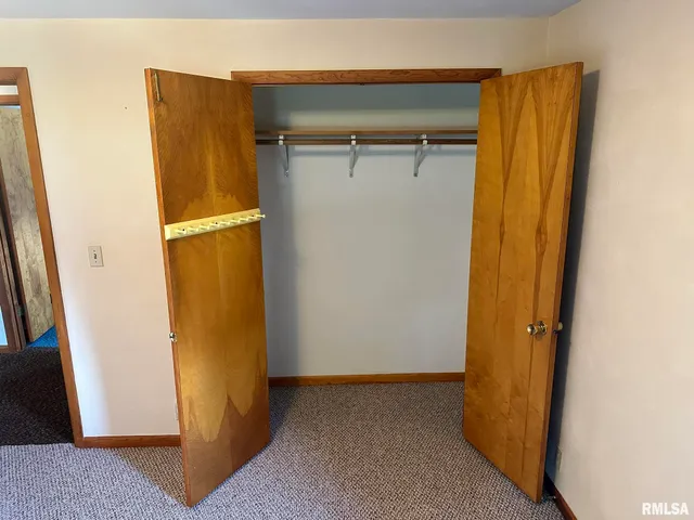 $209,900 | 25247 North Boat Dock Road, Canton, IL 61520