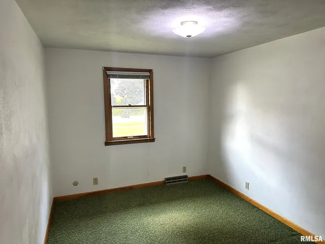 $209,900 | 25247 North Boat Dock Road, Canton, IL 61520