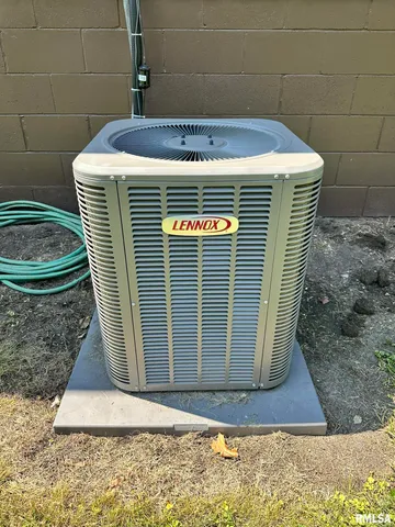 $209,900 | 25247 North Boat Dock Road, Canton, IL 61520