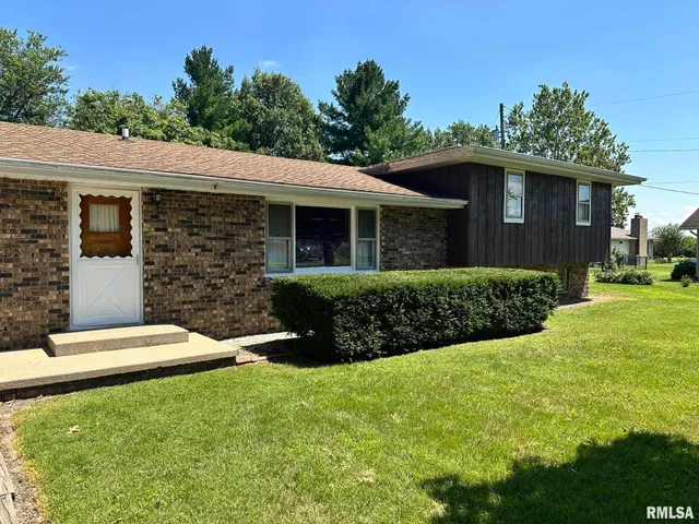 $209,900 | 25247 North Boat Dock Road, Canton, IL 61520