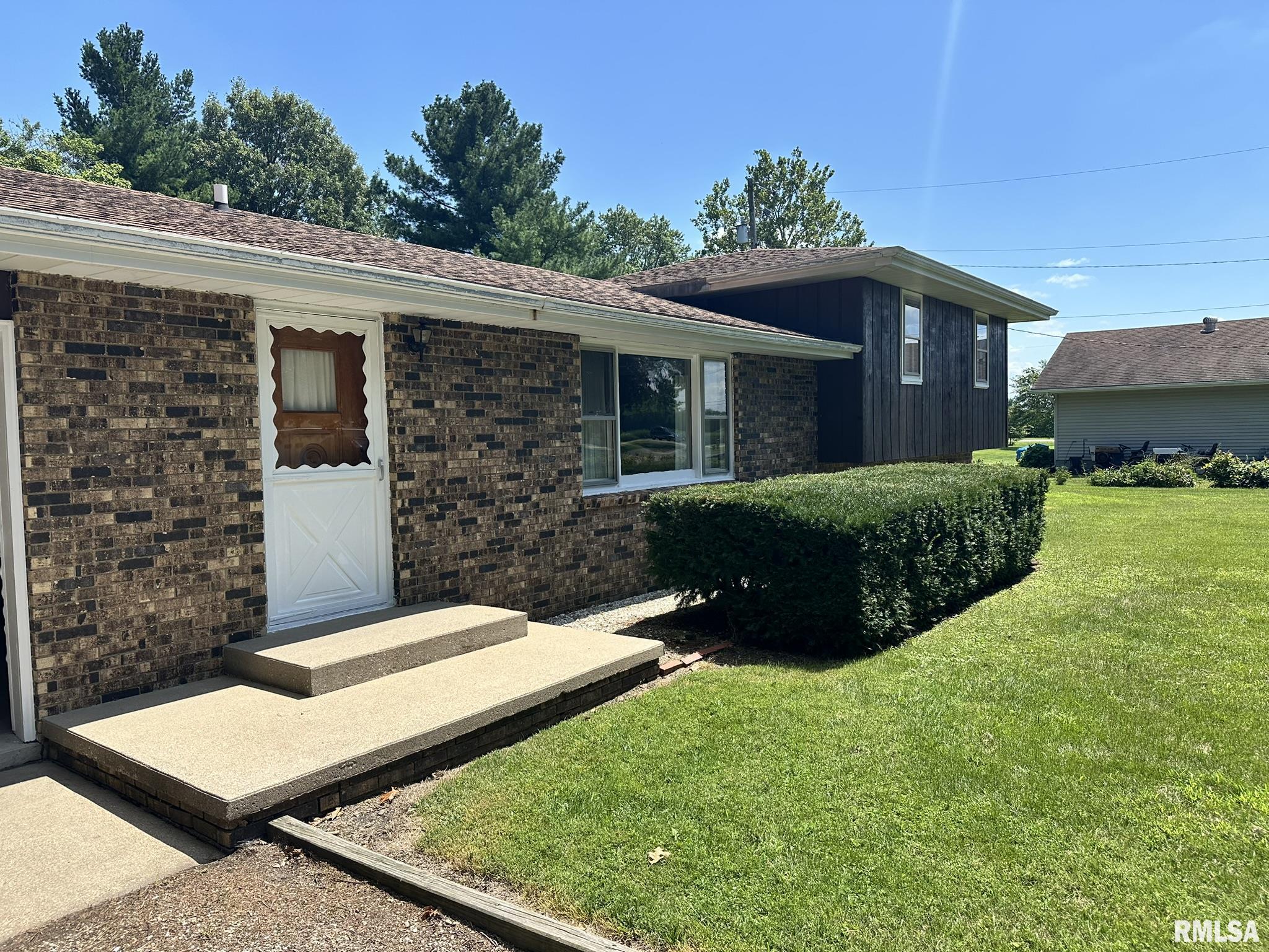 25247 North Boat Dock Road Canton, IL 61520 - Photo 7 of 56