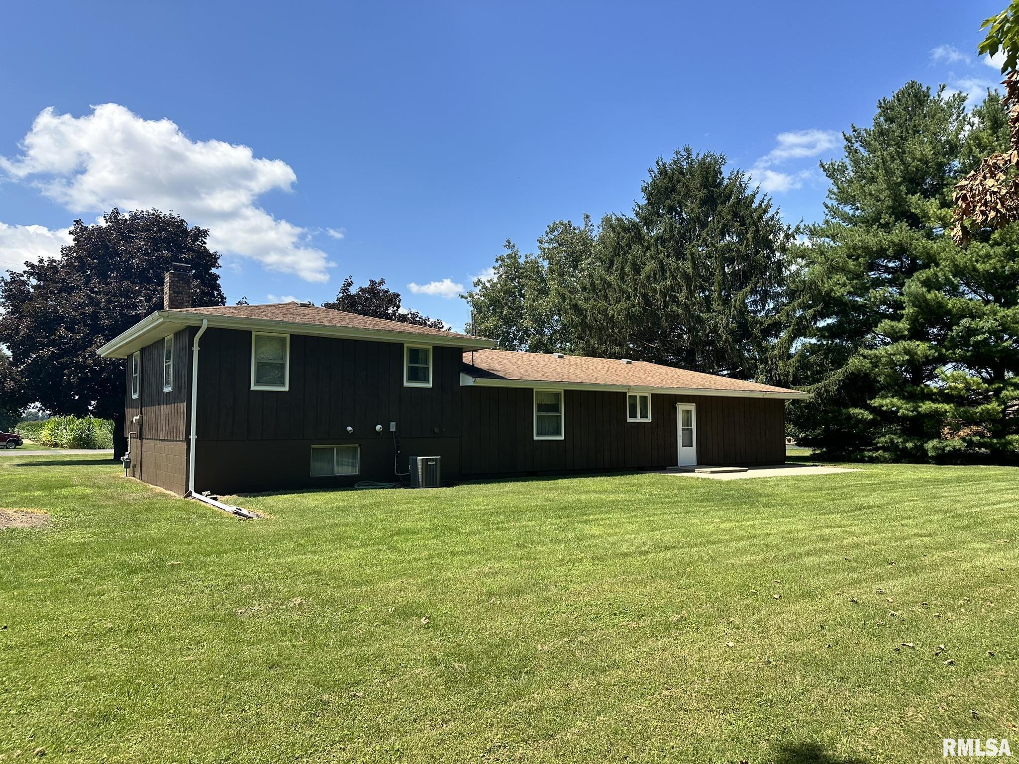 25247 North Boat Dock Road Canton, IL 61520 - Photo 8 of 56