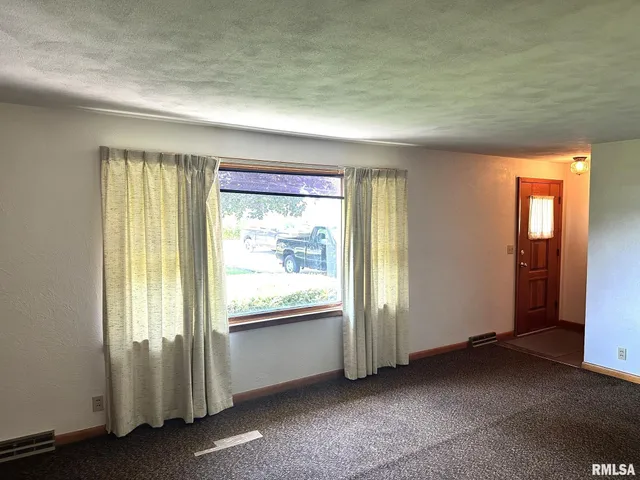 $209,900 | 25247 North Boat Dock Road, Canton, IL 61520