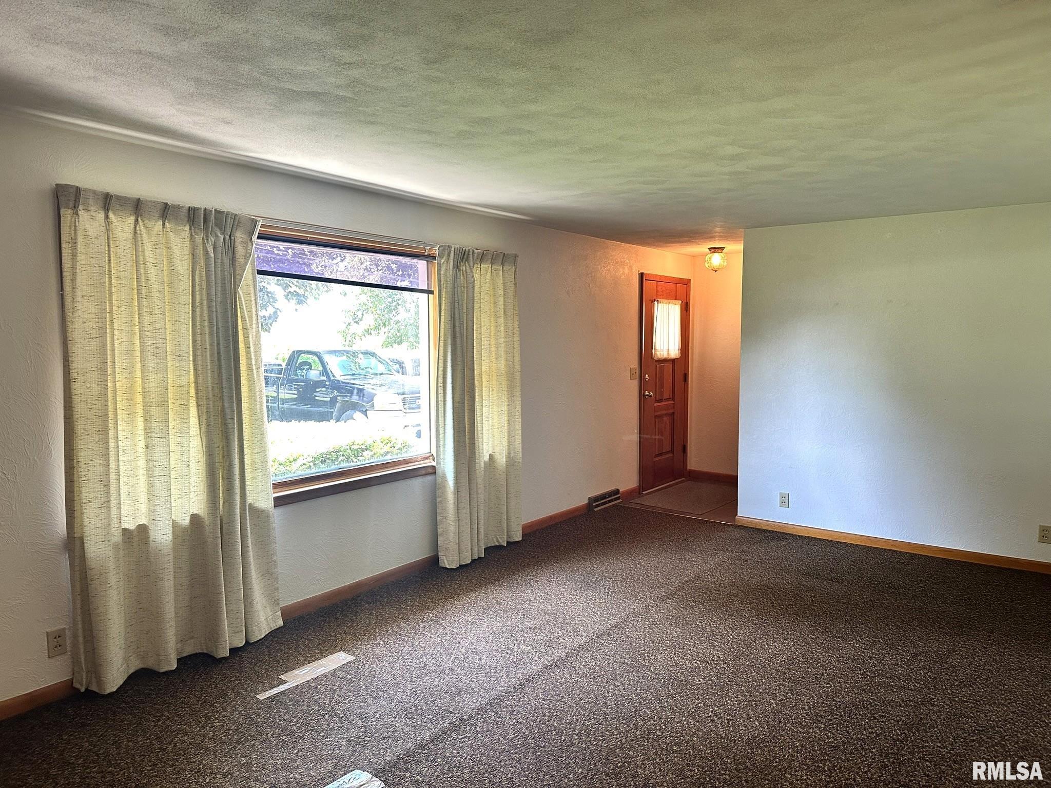 25247 North Boat Dock Road Canton, IL 61520 - Photo 10 of 56