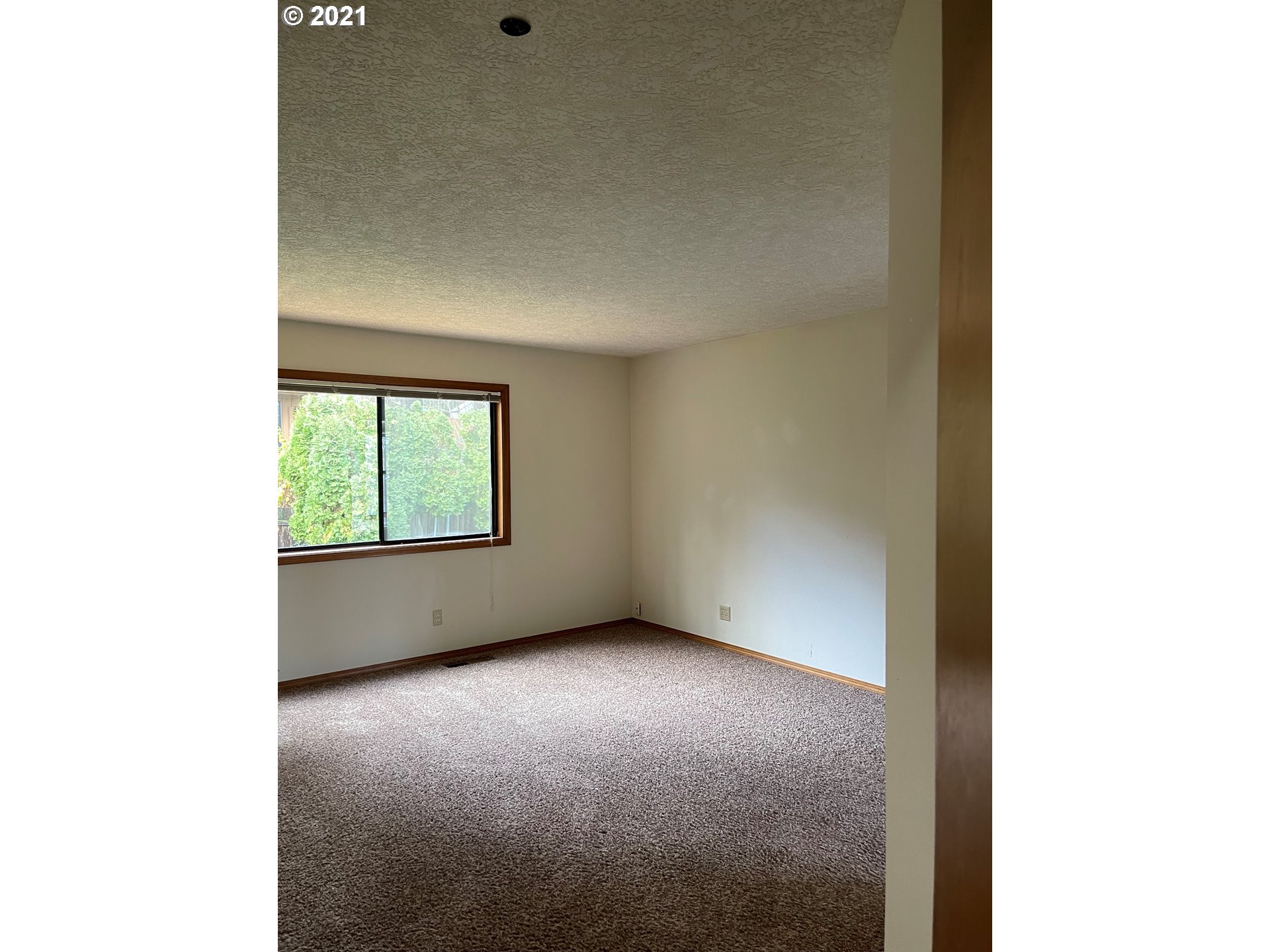 11633 Southwest 39th Avenue Portland, OR 97219 - Photo 22 of 29 Gallery Image 22