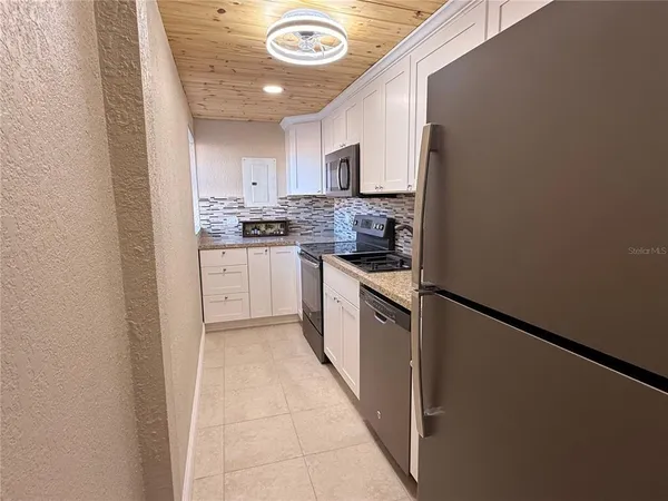 $175,000 | 1605 Club Circle, Unit 1605, Lakeshore, FL 33854
