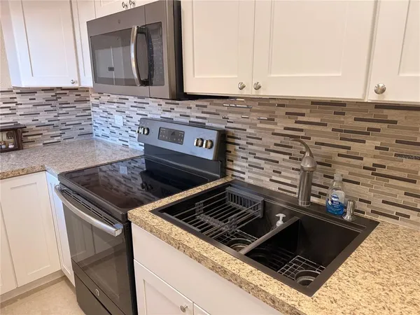 $175,000 | 1605 Club Circle, Unit 1605, Lakeshore, FL 33854