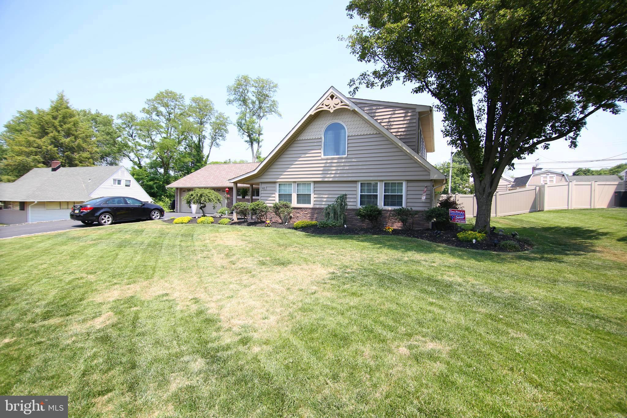 42 Rust Hill Road Levittown, PA 19056 - Photo 2 of 31