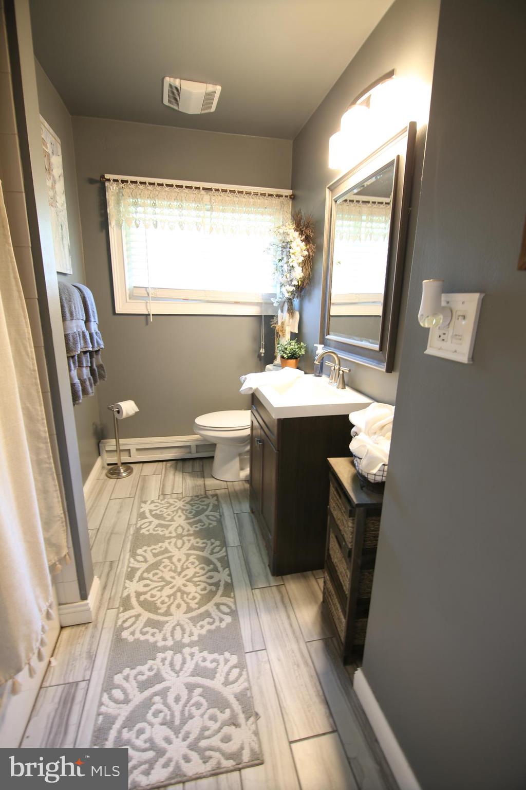 42 Rust Hill Road Levittown, PA 19056 - Photo 16 of 31
