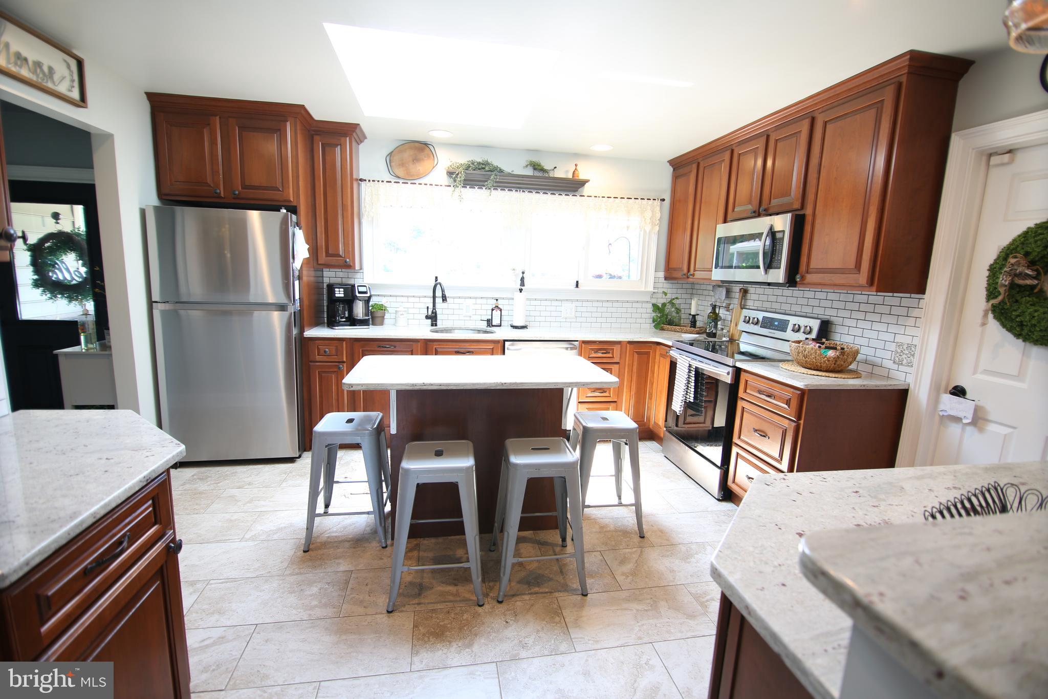 42 Rust Hill Road Levittown, PA 19056 - Photo 5 of 31