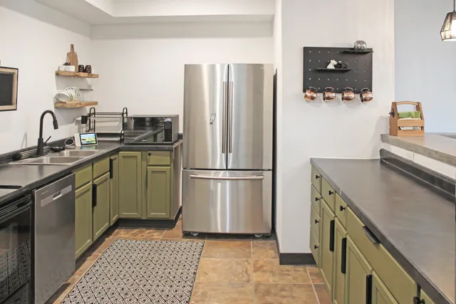 $975,000 | 1115 Greendale Road, Sheboygan, WI 53081