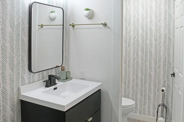 $975,000 | 1115 Greendale Road, Sheboygan, WI 53081