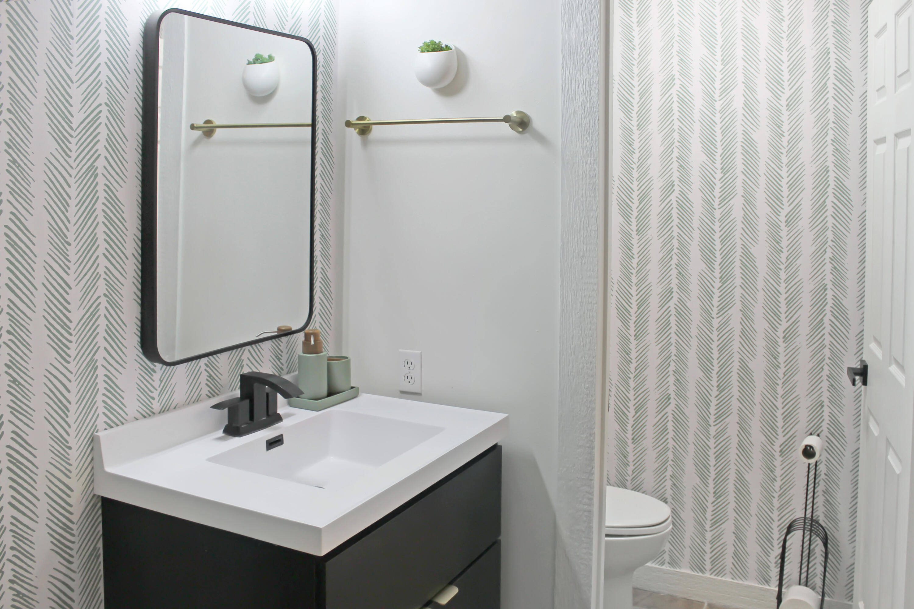 1115 Greendale Road Sheboygan, WI 53081 - Photo 31 of 49 Bathroom