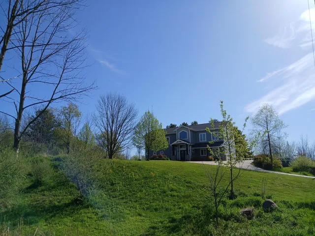 $975,000 | 1115 Greendale Road, Sheboygan, WI 53081