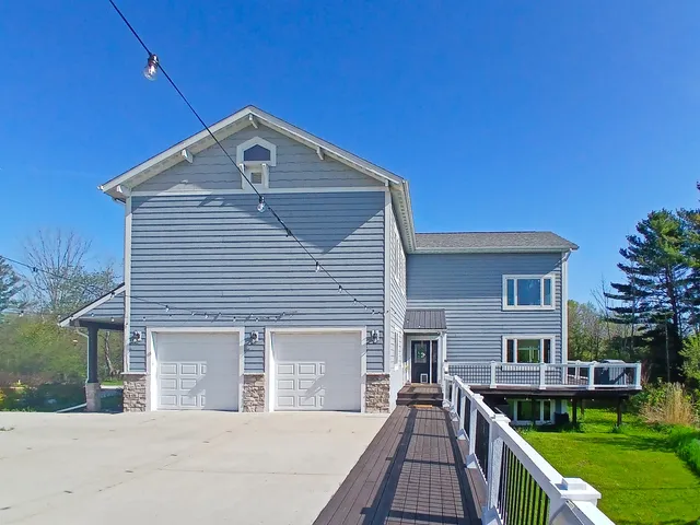 $975,000 | 1115 Greendale Road, Sheboygan, WI 53081