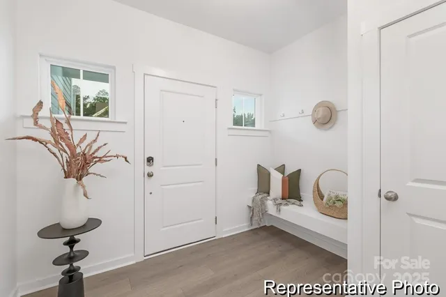 a view of livingroom with furniture