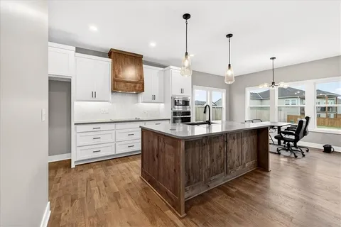 $459,900 | 716 Solomon Drive, Lone Jack, MO 64086