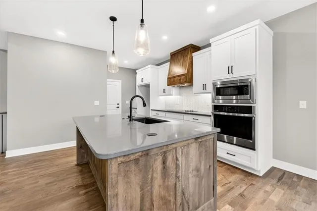 $459,900 | 716 Solomon Drive, Lone Jack, MO 64086