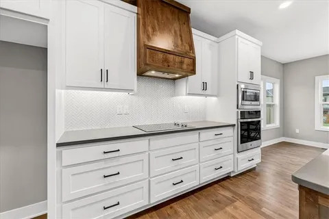 $459,900 | 716 Solomon Drive, Lone Jack, MO 64086