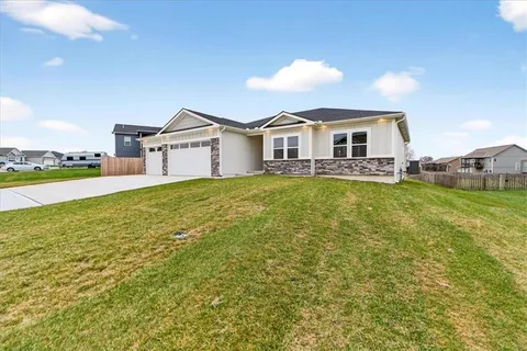 $459,900 | 716 Solomon Drive, Lone Jack, MO 64086