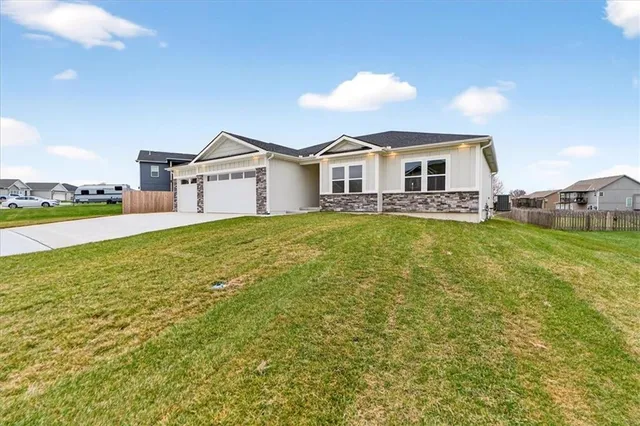 $459,900 | 716 Solomon Drive, Lone Jack, MO 64086