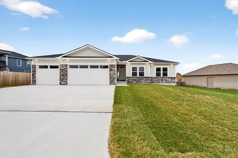 $459,900 | 716 Solomon Drive, Lone Jack, MO 64086