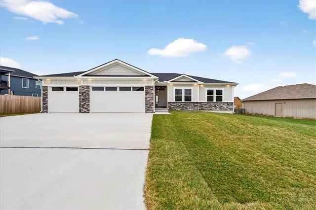 $459,900 | 716 Solomon Drive, Lone Jack, MO 64086