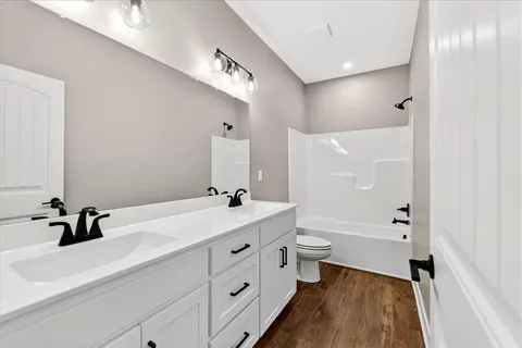 $459,900 | 716 Solomon Drive, Lone Jack, MO 64086