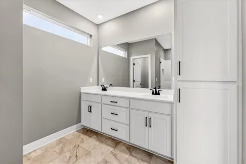 $459,900 | 716 Solomon Drive, Lone Jack, MO 64086