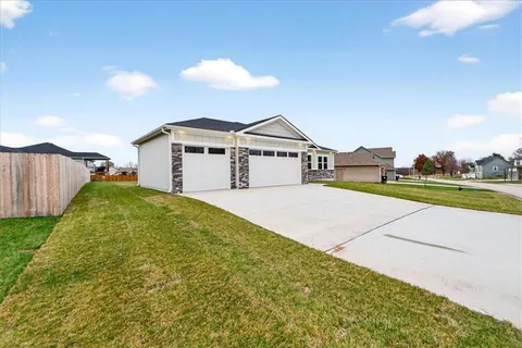 $459,900 | 716 Solomon Drive, Lone Jack, MO 64086