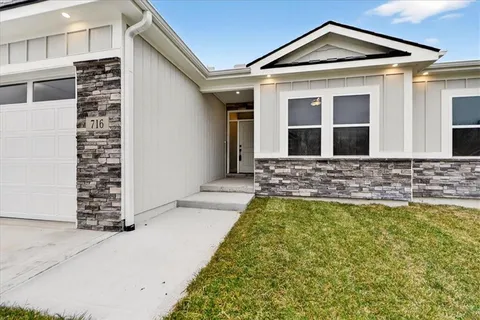 $459,900 | 716 Solomon Drive, Lone Jack, MO 64086