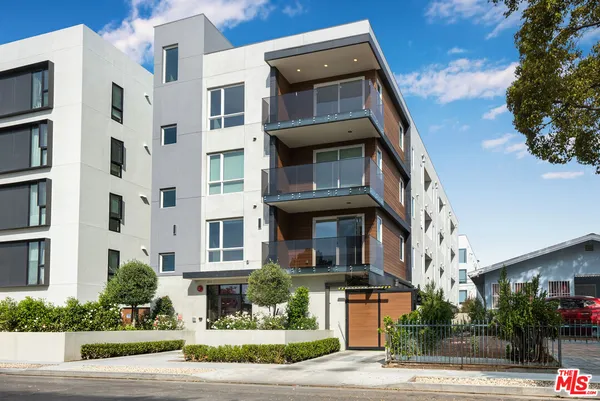 $4,355 | 5813 Lexington Avenue, Unit 203, Los Angeles, CA 90038