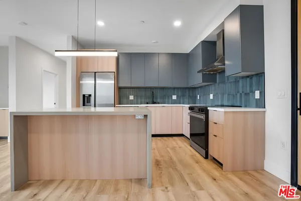 $4,355 | 5813 Lexington Avenue, Unit 203, Los Angeles, CA 90038