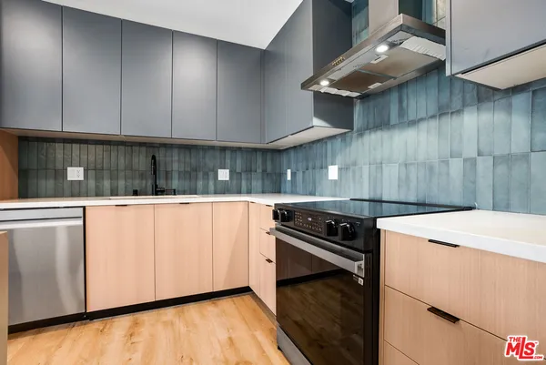 $4,355 | 5813 Lexington Avenue, Unit 203, Los Angeles, CA 90038