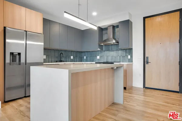 $4,355 | 5813 Lexington Avenue, Unit 203, Los Angeles, CA 90038