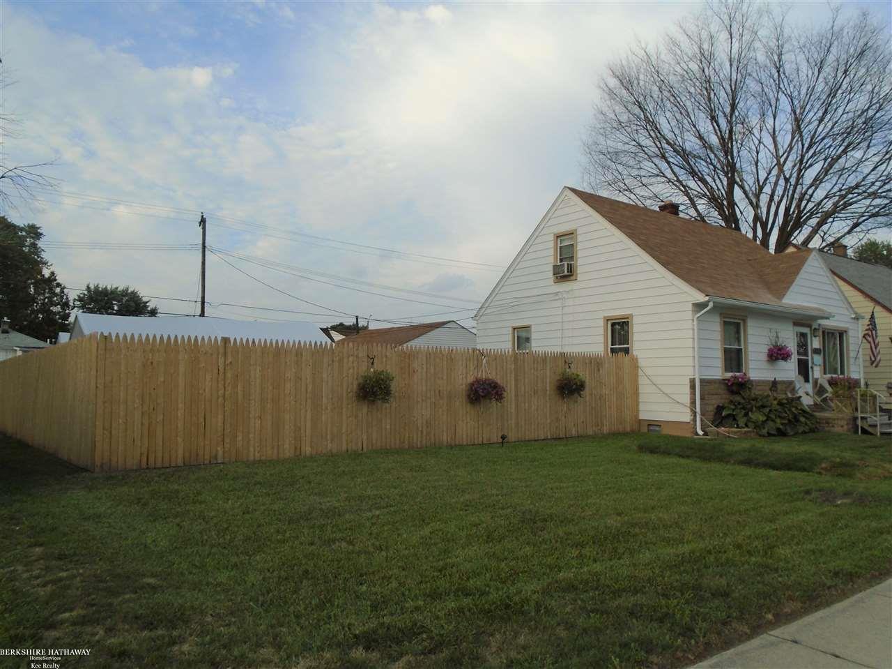 8239 Toepfer Road Warren, MI 48089 - Photo 2 of 33 31358305-1.JPG